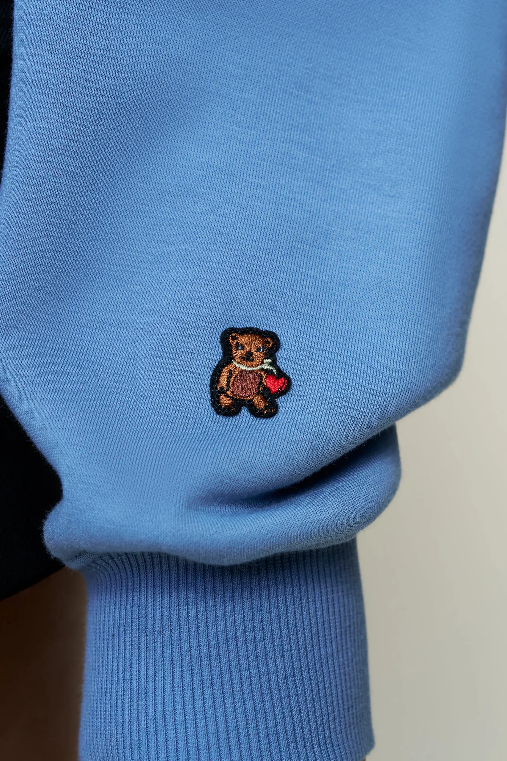 GUIZIO Hearts Pull Over Hoodie- Sweatshirts & Hoodies