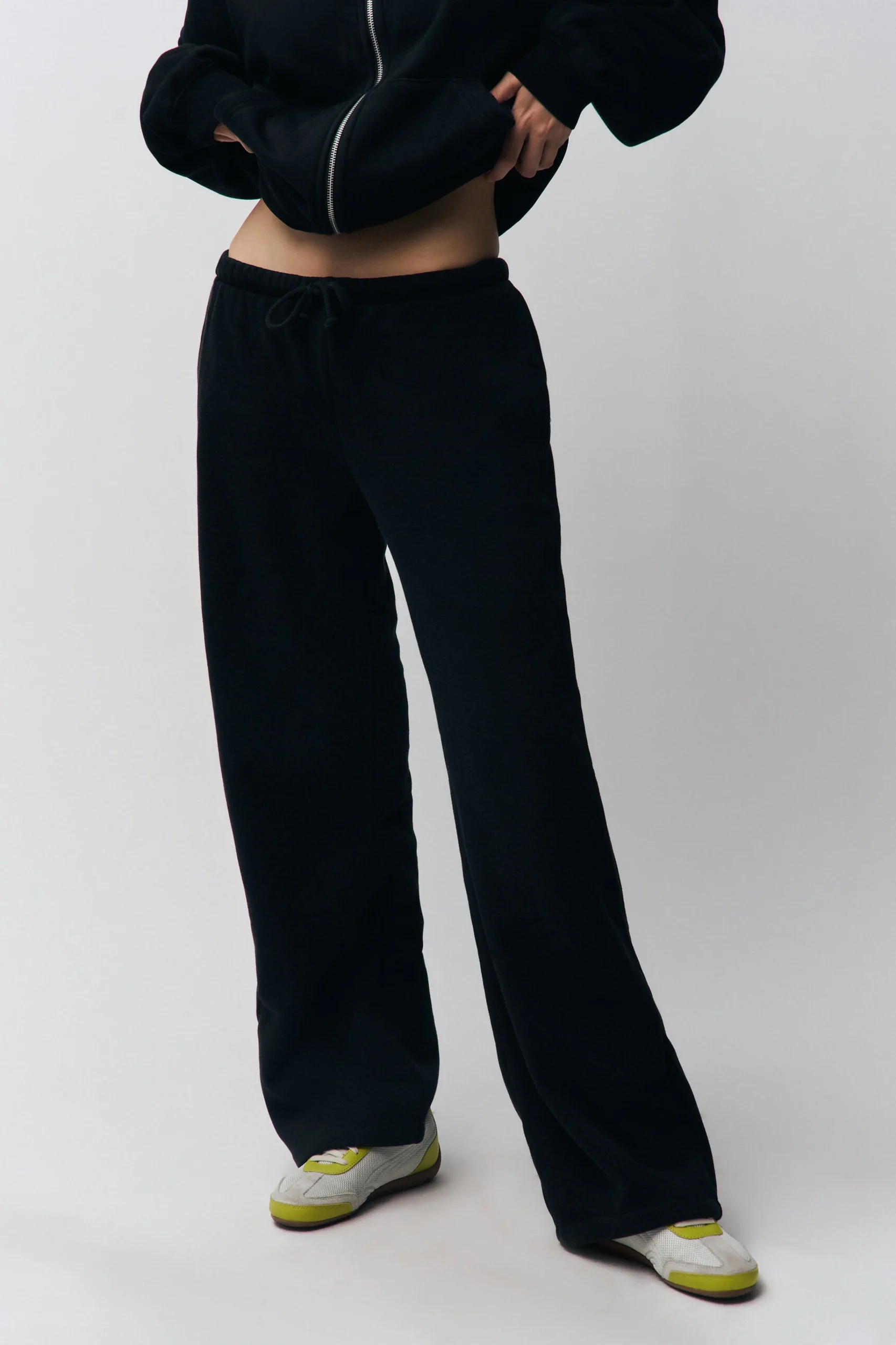 GUIZIO Relaxed Drawstring Sweatpant- Pants